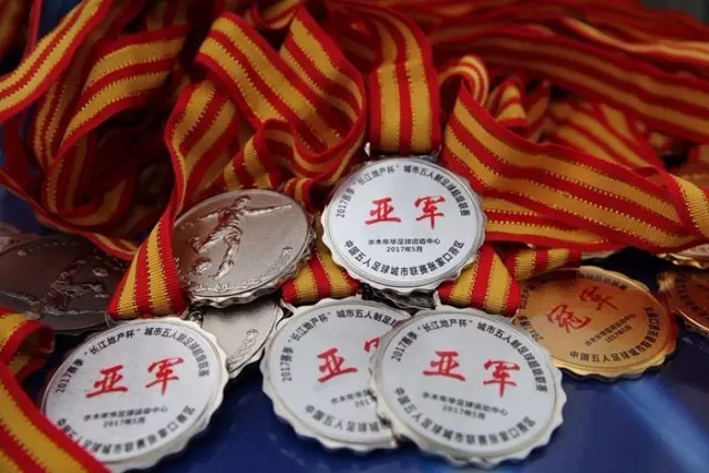 世体：巴萨与阿贾克斯就特狮转会谈判进展顺利，接近达成口头协议